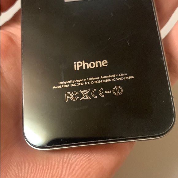 Apple iPhone 4S 16GB in Black for Unlocked - Picture 5 of 10